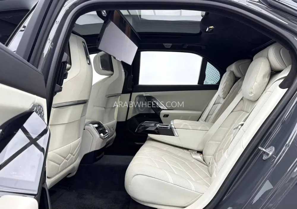 BMW 7 series 2023 for Sale in Dubai Image-17