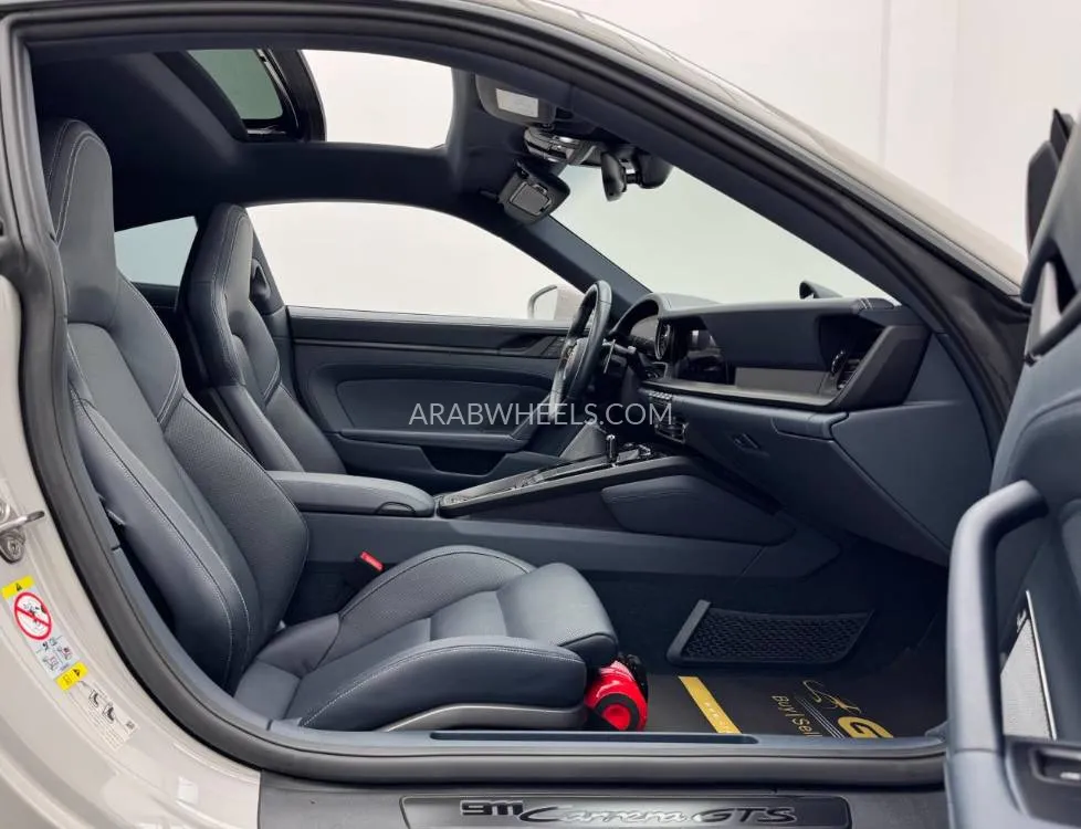 Porsche 911 2023 for Sale in Dubai Image-8