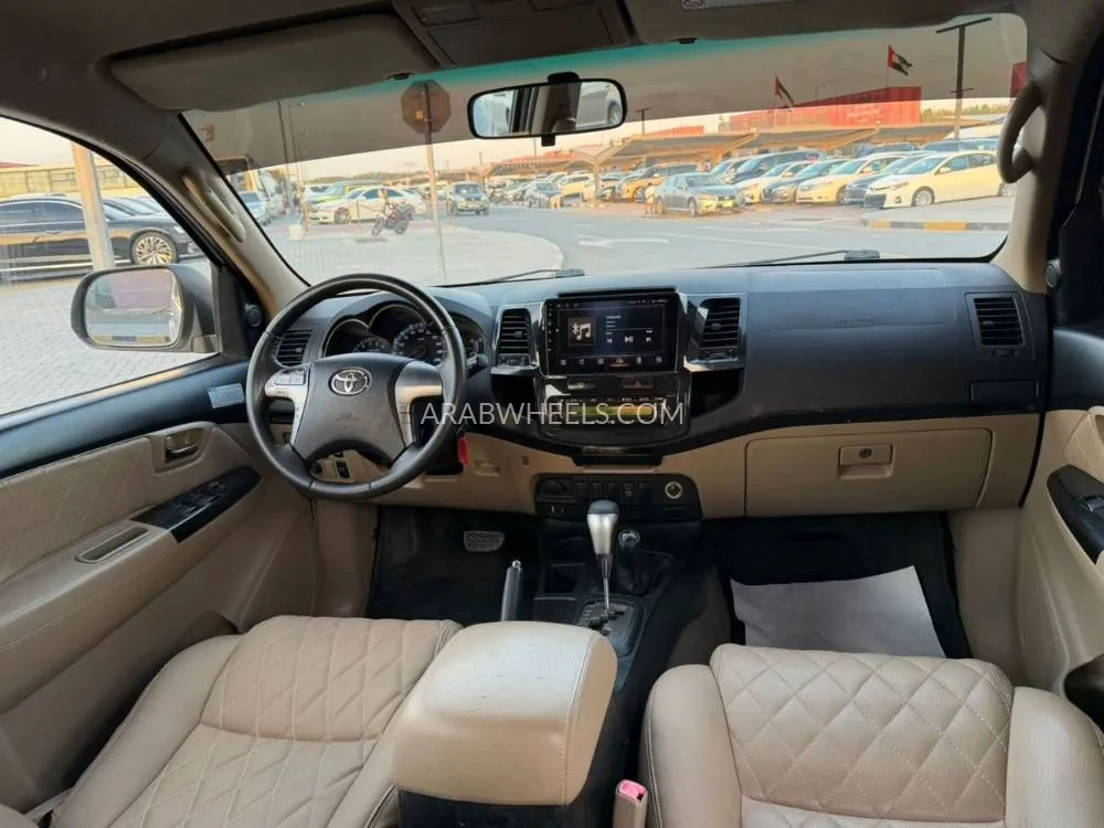 Toyota Fortuner 2015 for Sale in Sharjah Image-14