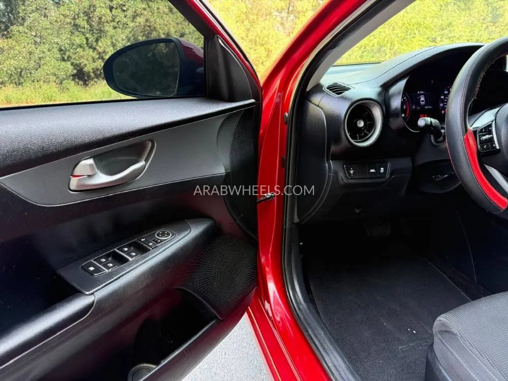 Kia Forte 2019 for Sale in Sharjah Image-16