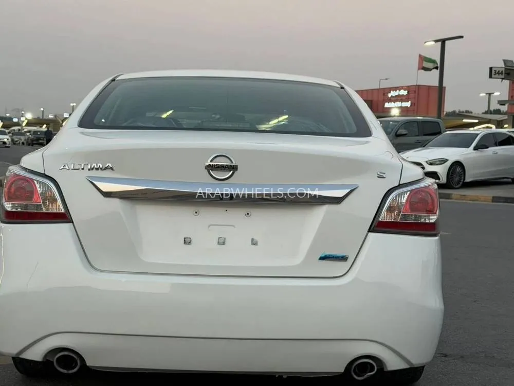 Nissan Altima 2014 for Sale in Sharjah Image-13