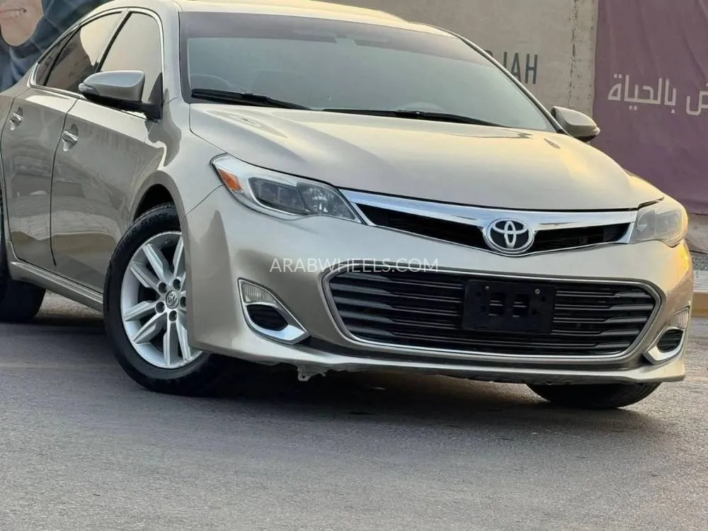 تويوتا أفالون 2014 for Sale in الشارقة Image-2