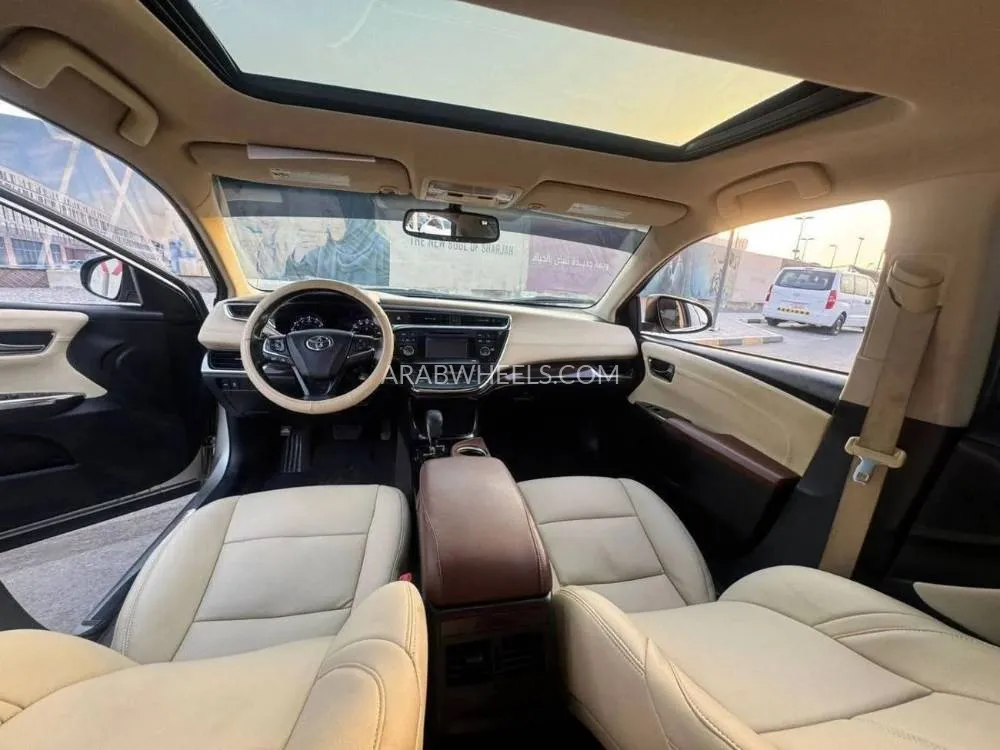 تويوتا أفالون 2014 for Sale in الشارقة Image-8