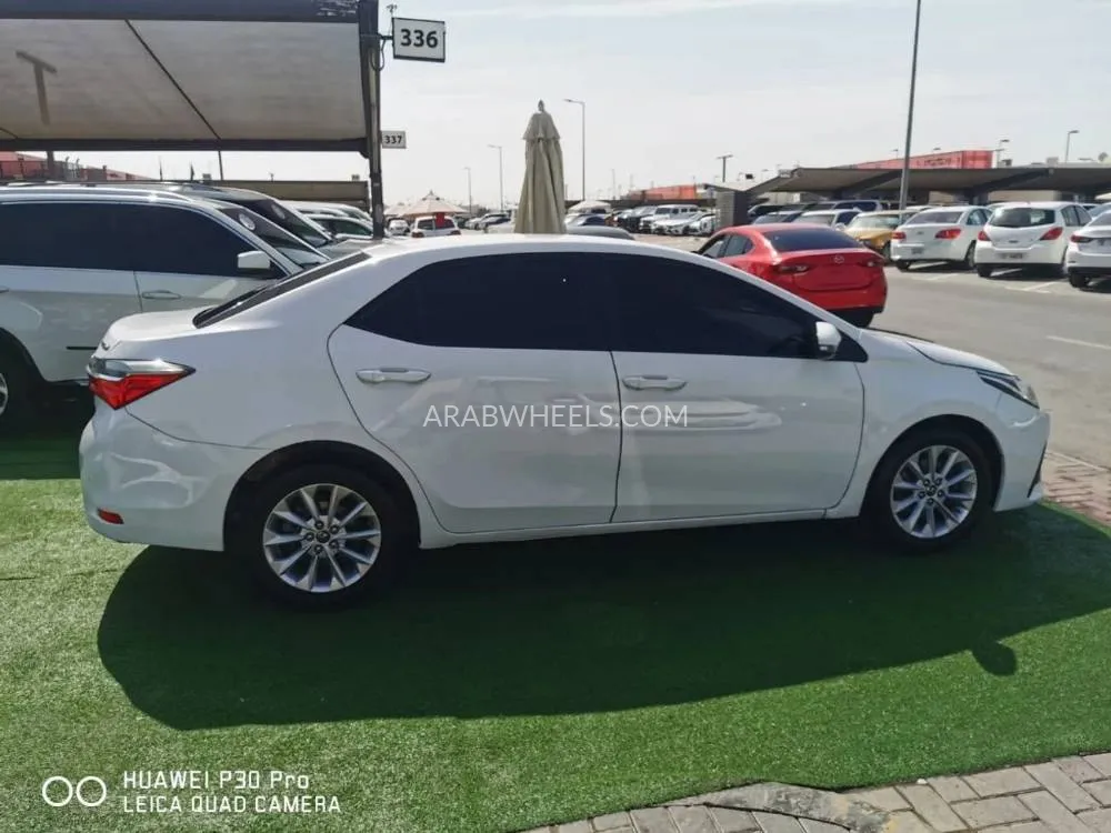 Toyota Corolla 2018 for Sale in Sharjah Image-2