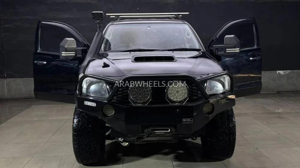 Toyota Hilux 2015 for Sale in Dubai Image-3