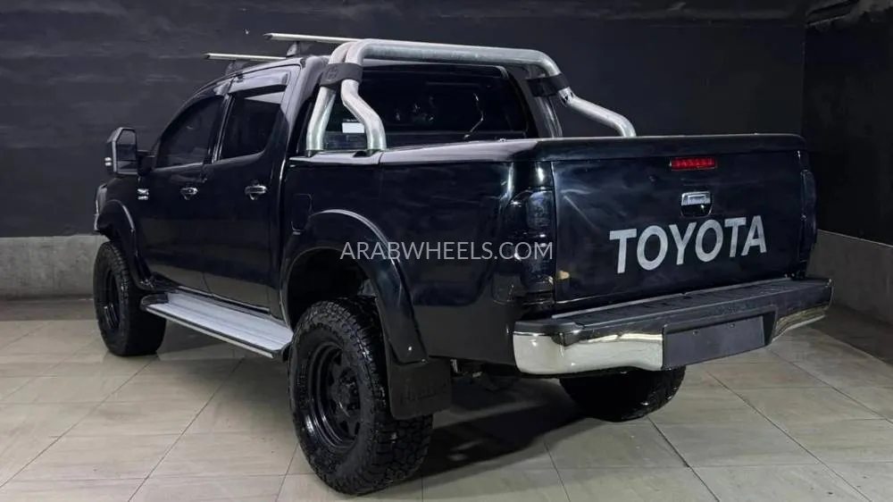 Toyota Hilux 2015 for Sale in Dubai Image-6