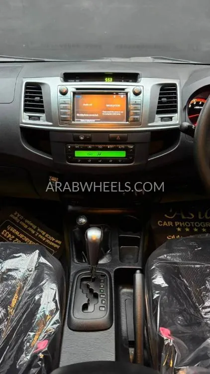 Toyota Hilux 2015 for Sale in Dubai Image-11