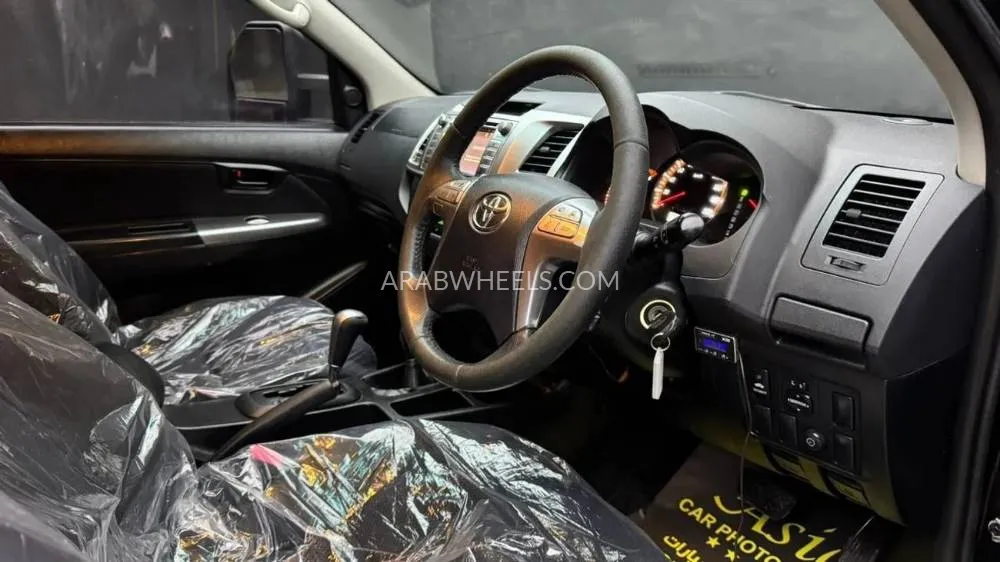 Toyota Hilux 2015 for Sale in Dubai Image-14