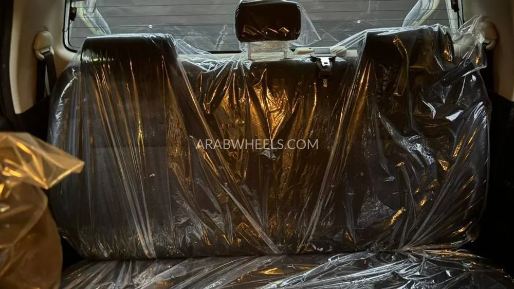 Toyota Hilux 2015 for Sale in Dubai Image-16