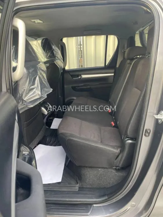 Toyota Hilux 2018 for Sale in Dubai Image-11
