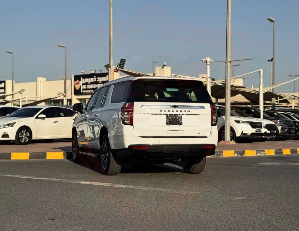 Chevrolet Suburban 2023 for Sale in Sharjah Image-4