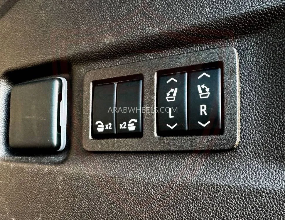 Chevrolet Suburban 2023 for Sale in Sharjah Image-13