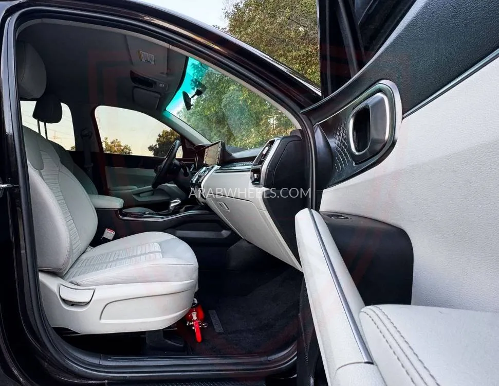Kia Sorento 2023 for Sale in Sharjah Image-9