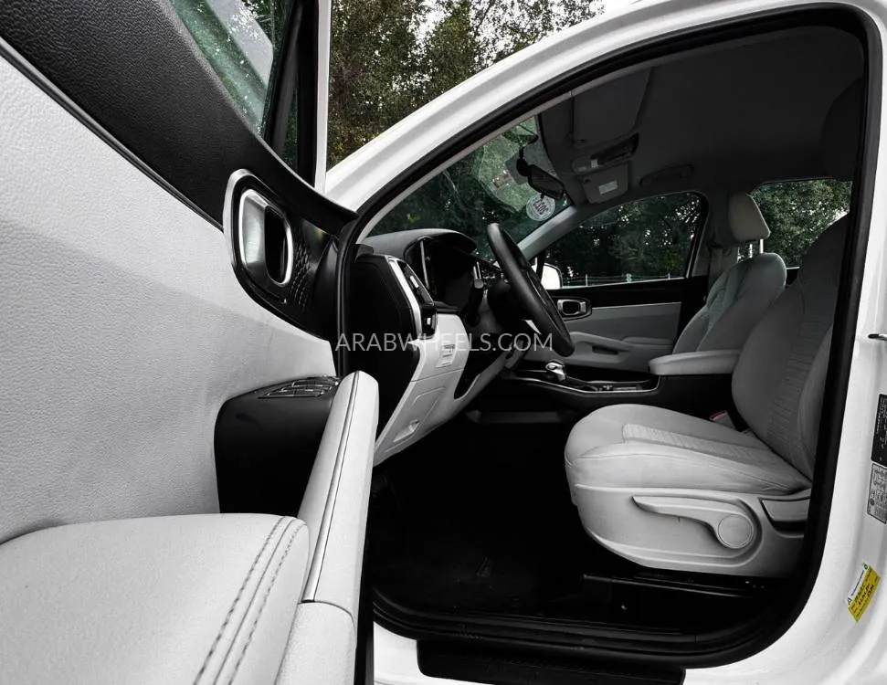 Kia Sorento 2023 for Sale in Sharjah Image-8