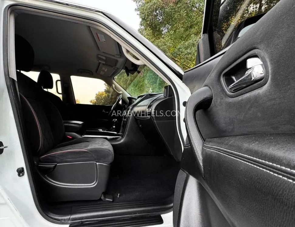 Nissan Patrol 2019 for Sale in Sharjah Image-10