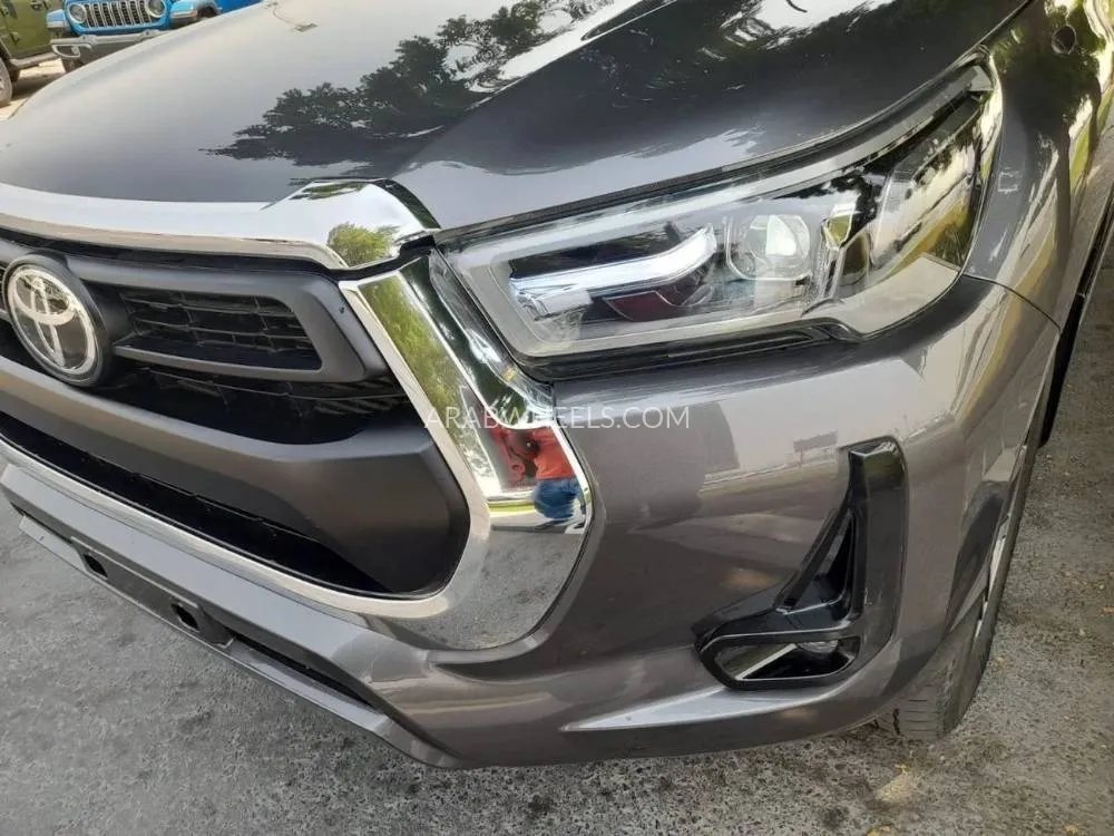 Toyota Hilux 2019 for Sale in Dubai Image-8