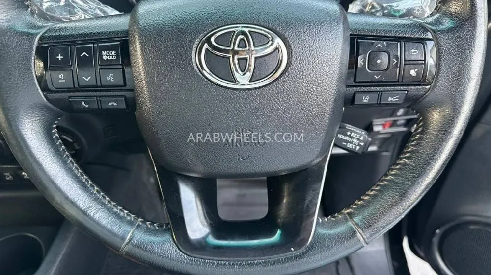 Toyota Hilux 2019 for Sale in Dubai Image-7
