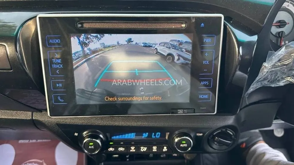 Toyota Hilux 2019 for Sale in Dubai Image-9