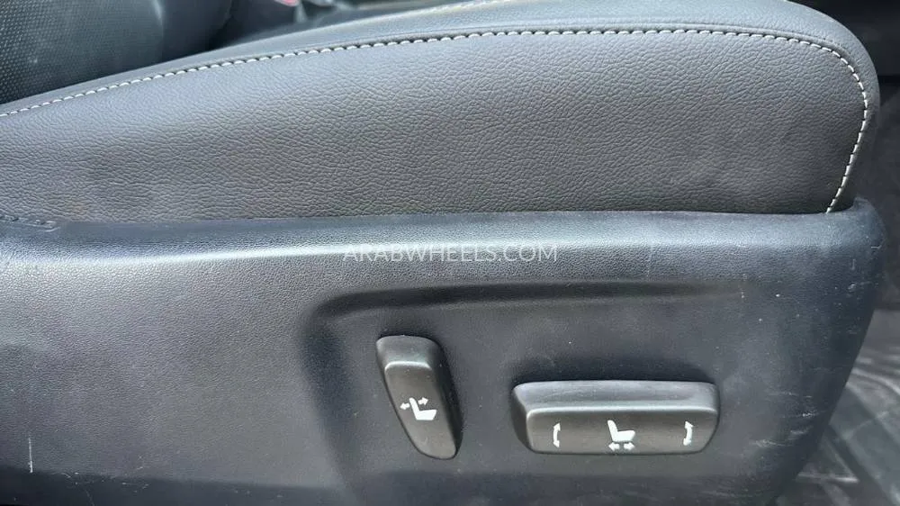 Toyota Hilux 2019 for Sale in Dubai Image-13