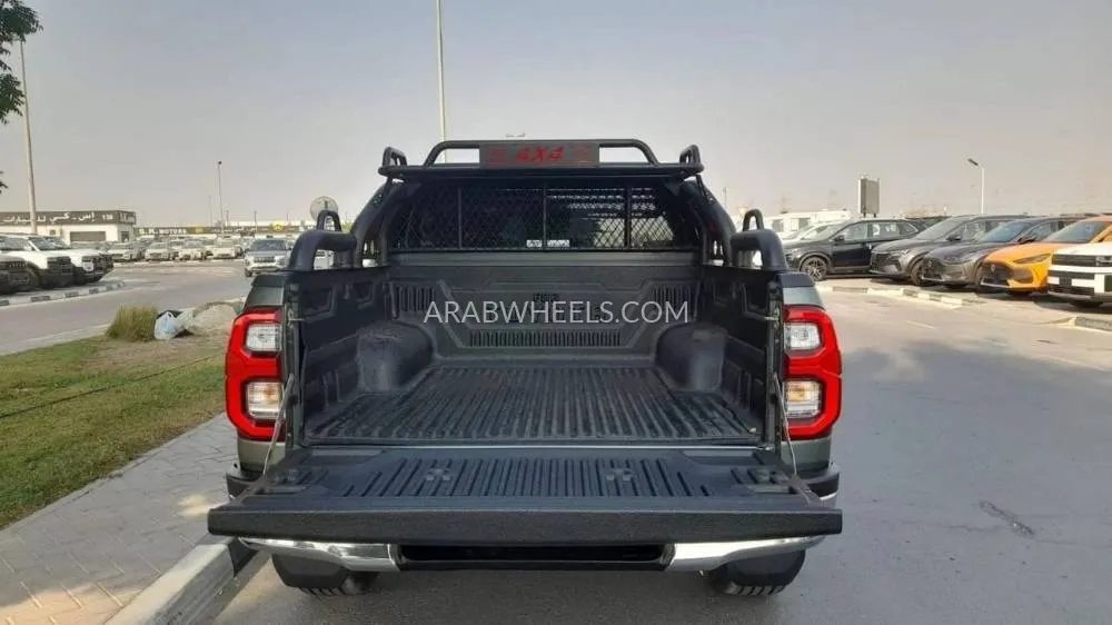 Toyota Hilux 2022 for Sale in Dubai Image-8