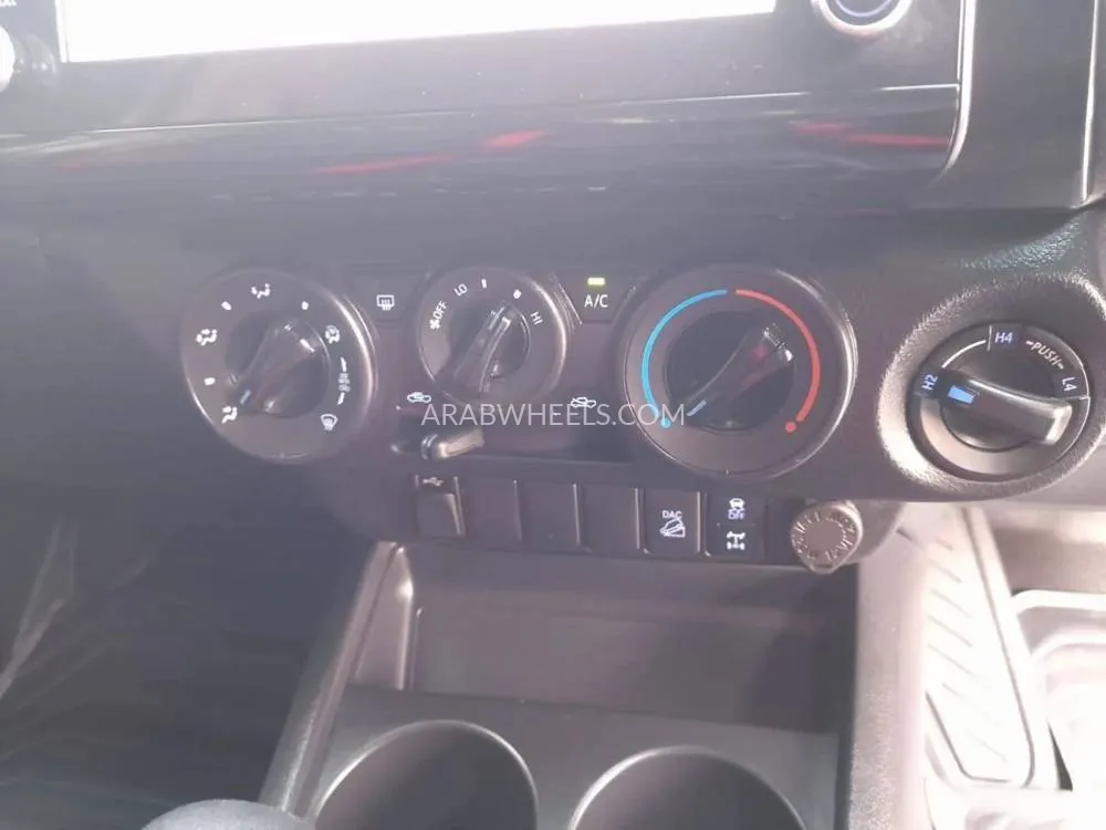 Toyota Hilux 2022 for Sale in Dubai Image-16