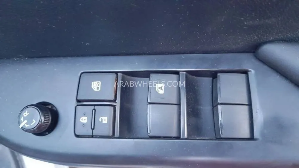 Toyota Hilux 2019 for Sale in Dubai Image-14