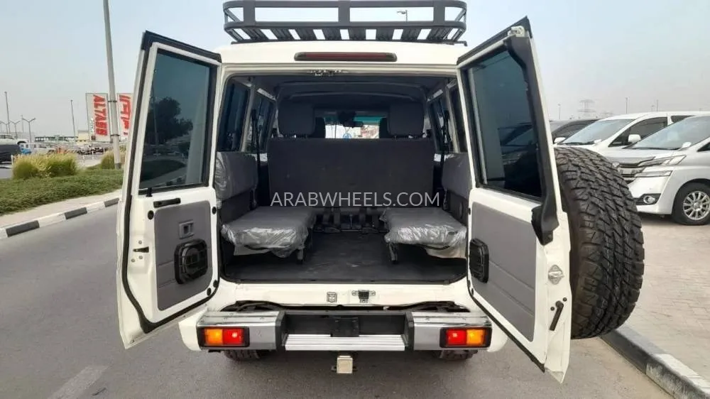 Toyota Land Cruiser 2023 for Sale in Dubai Image-7