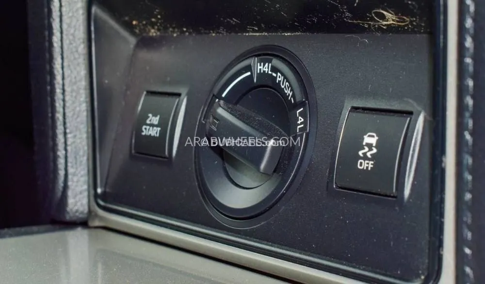 Toyota Land Cruiser Prado 2019 for Sale in Dubai Image-12