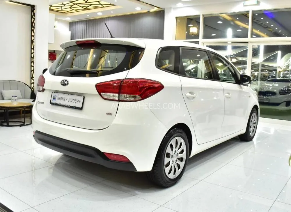 Kia Carens 2016 for Sale in Dubai Image-6