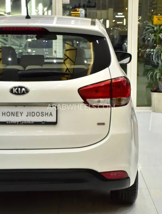 Kia Carens 2016 for Sale in Dubai Image-9