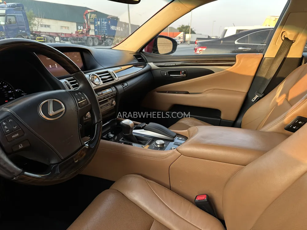 Lexus LS 2015 for Sale in Ajman Image-8