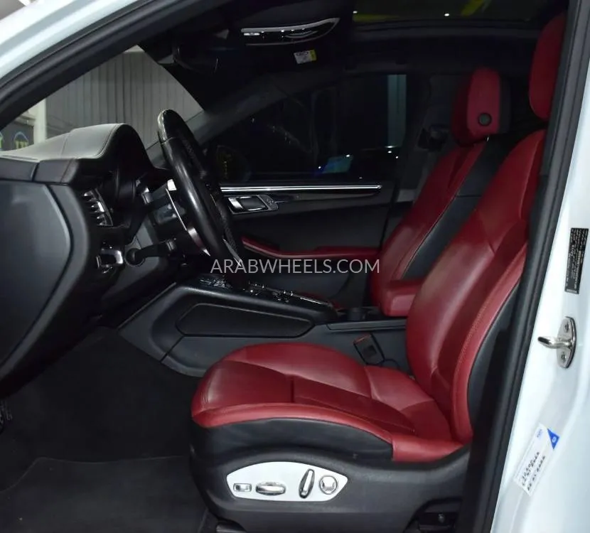 Porsche Macan 2020 for Sale in Dubai Image-10