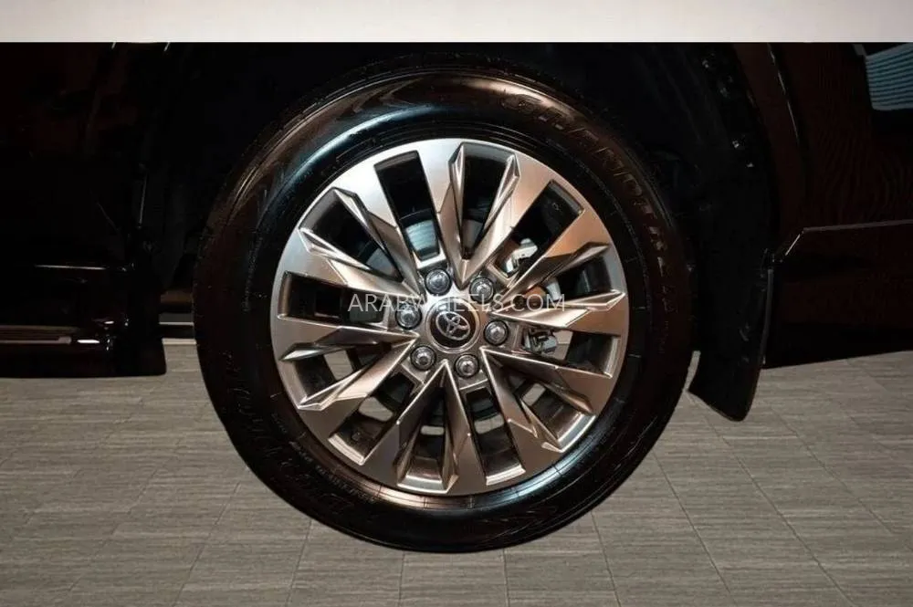 Toyota Land Cruiser 2024 for Sale in Dubai Image-8