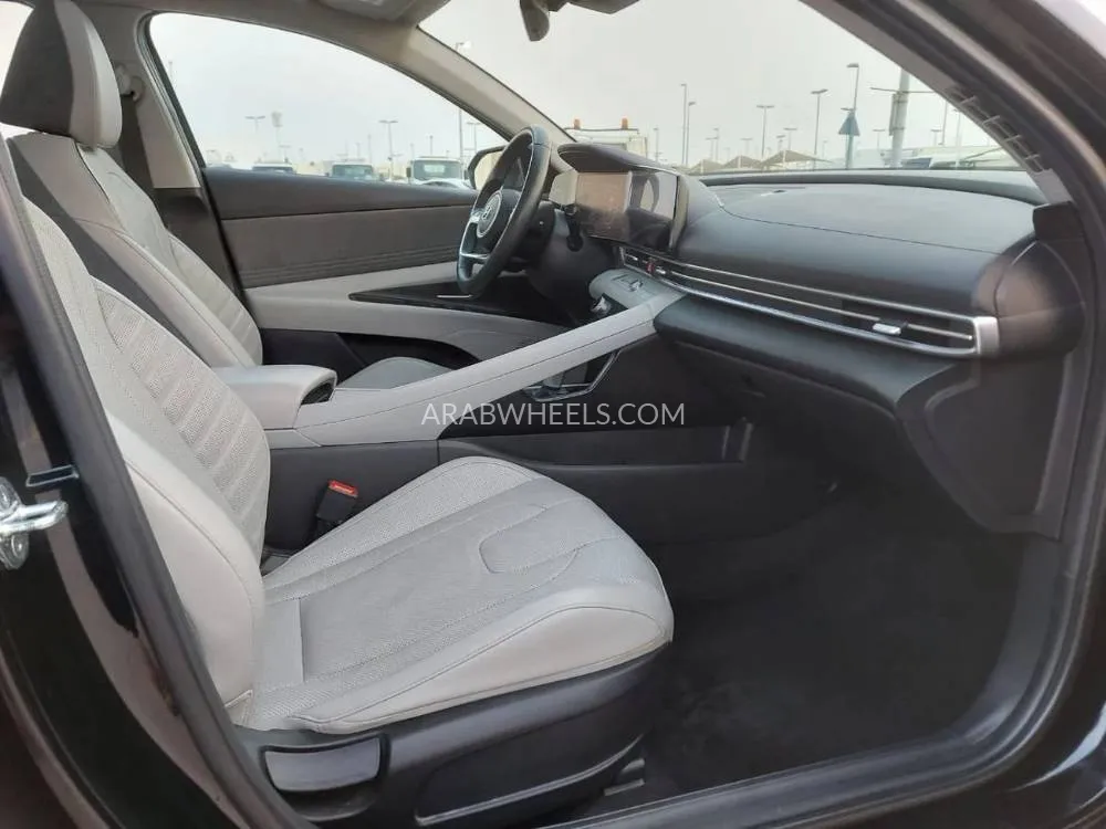 Hyundai Elantra 2021 for Sale in Sharjah Image-9