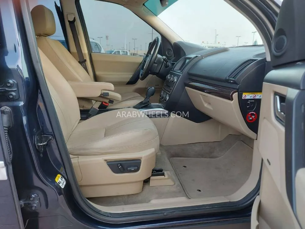 Land Rover LR2 2014 for Sale in Sharjah Image-11