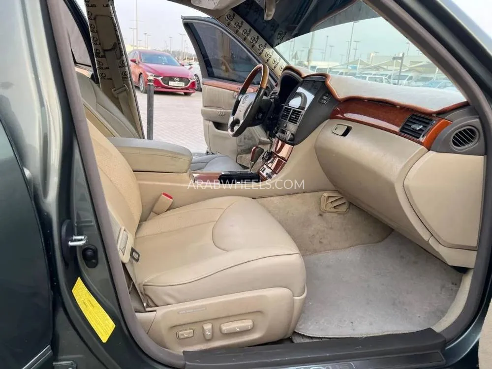 Lexus LS 2005 for Sale in Sharjah Image-8