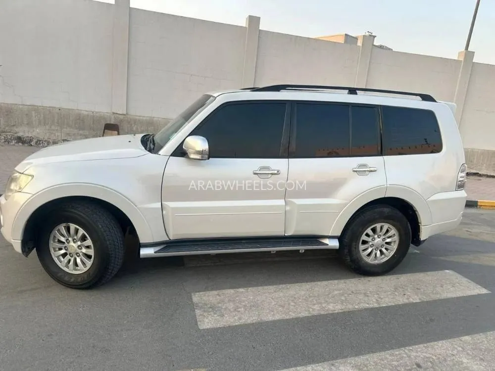 Mitsubishi Pajero 2014 for Sale in Sharjah Image-3