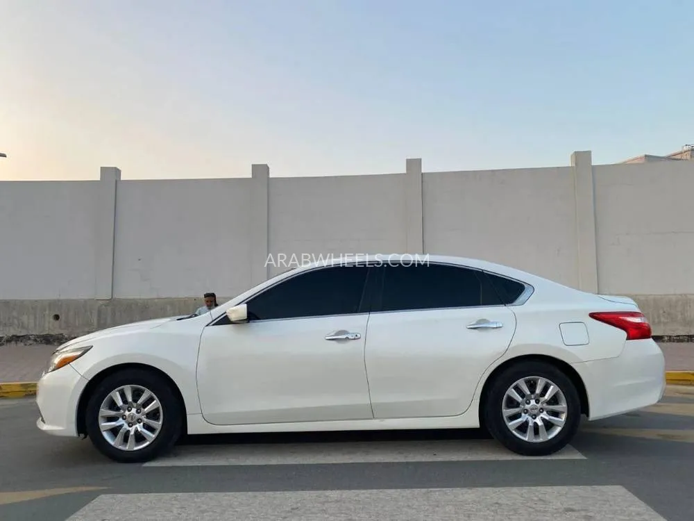 Nissan Altima 2016 for Sale in Sharjah Image-4