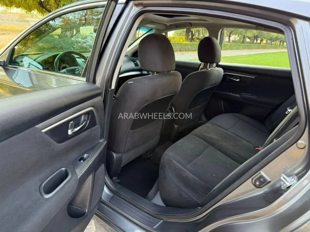 Nissan Altima 2015 for Sale in Sharjah Image-13