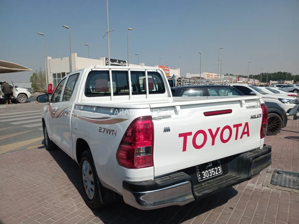 Toyota Hilux 2021 for Sale in Sharjah Image-4