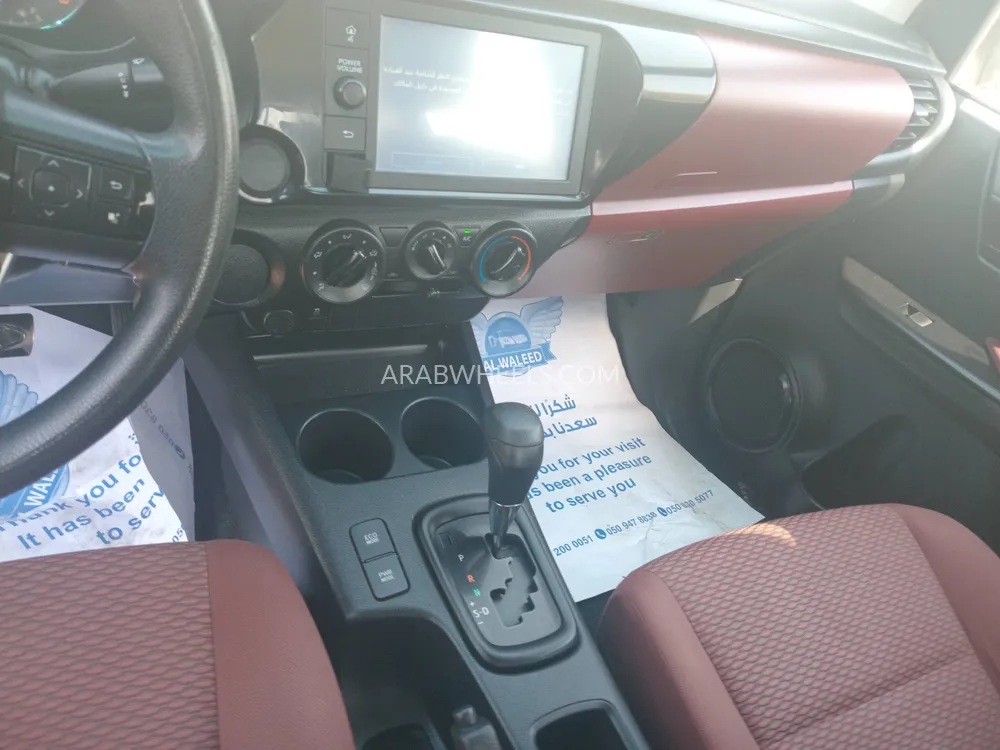 Toyota Hilux 2021 for Sale in Sharjah Image-8