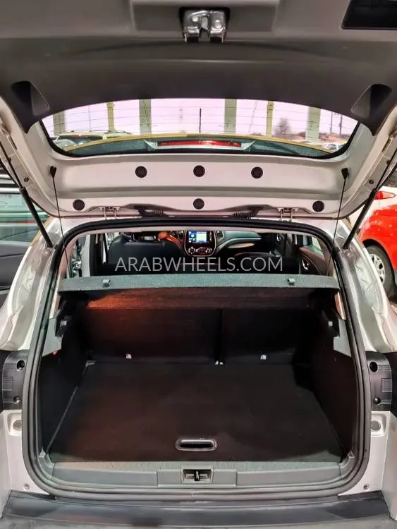 Renault Captur 2017 for Sale in Umm Al Quwain Image-7