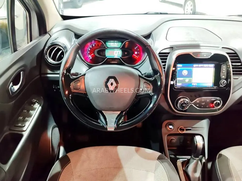 Renault Captur 2017 for Sale in Umm Al Quwain Image-18
