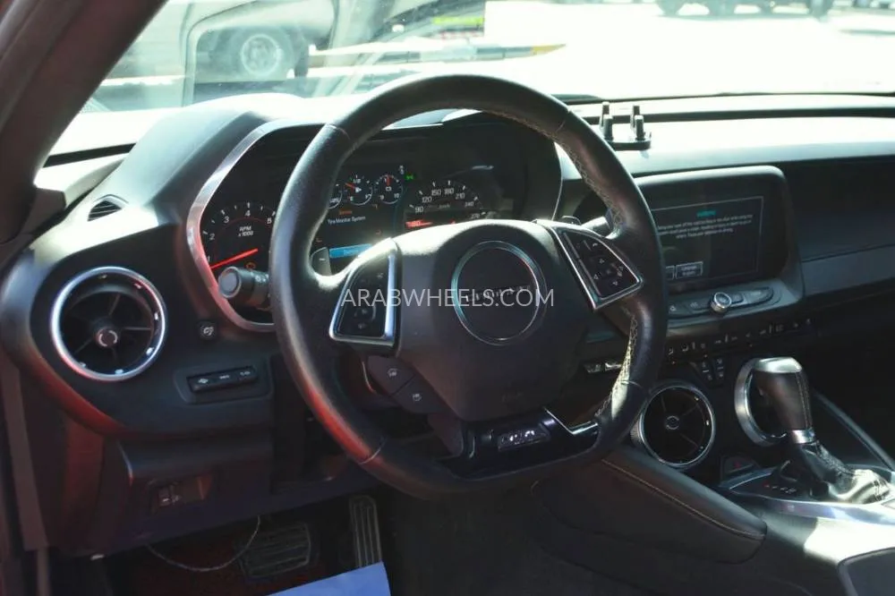 شيفروليه كامارو 2017 for Sale in الشارقة Image-9