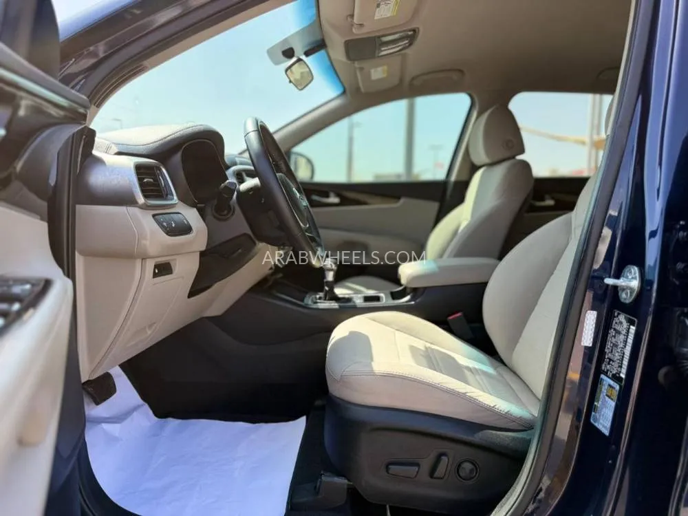Kia Sorento 2020 for Sale in Sharjah Image-8