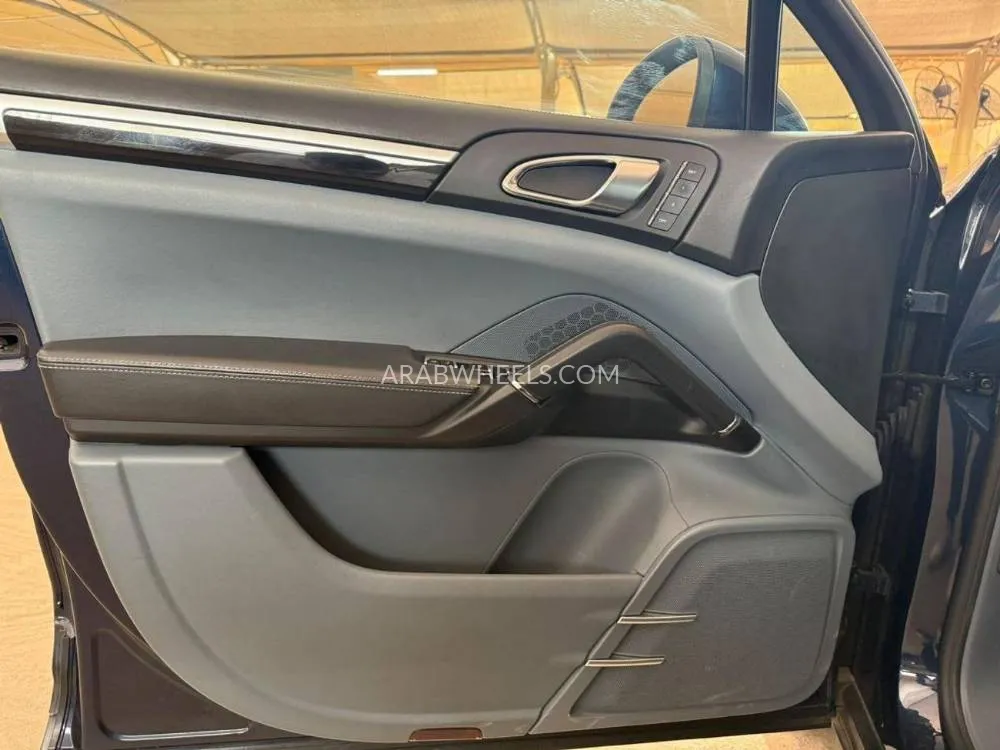 Porsche Cayenne 2011 for Sale in Dubai Image-19