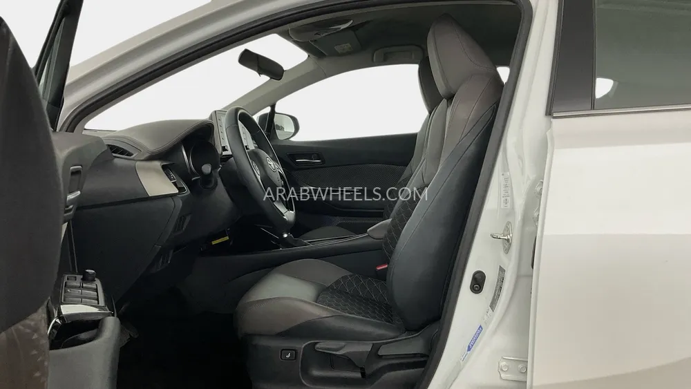 Toyota C-HR 2023 for Sale in Sharjah Image-23