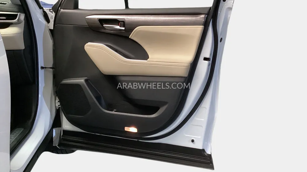 Toyota Highlander 2024 for Sale in Sharjah Image-26