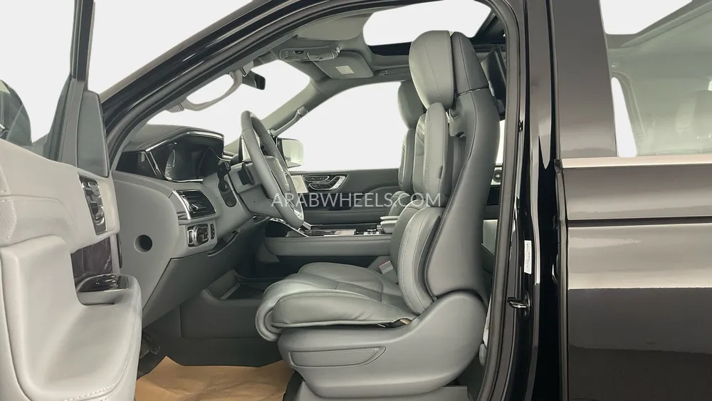 Lincoln Navigator 2021 for Sale in Sharjah Image-24