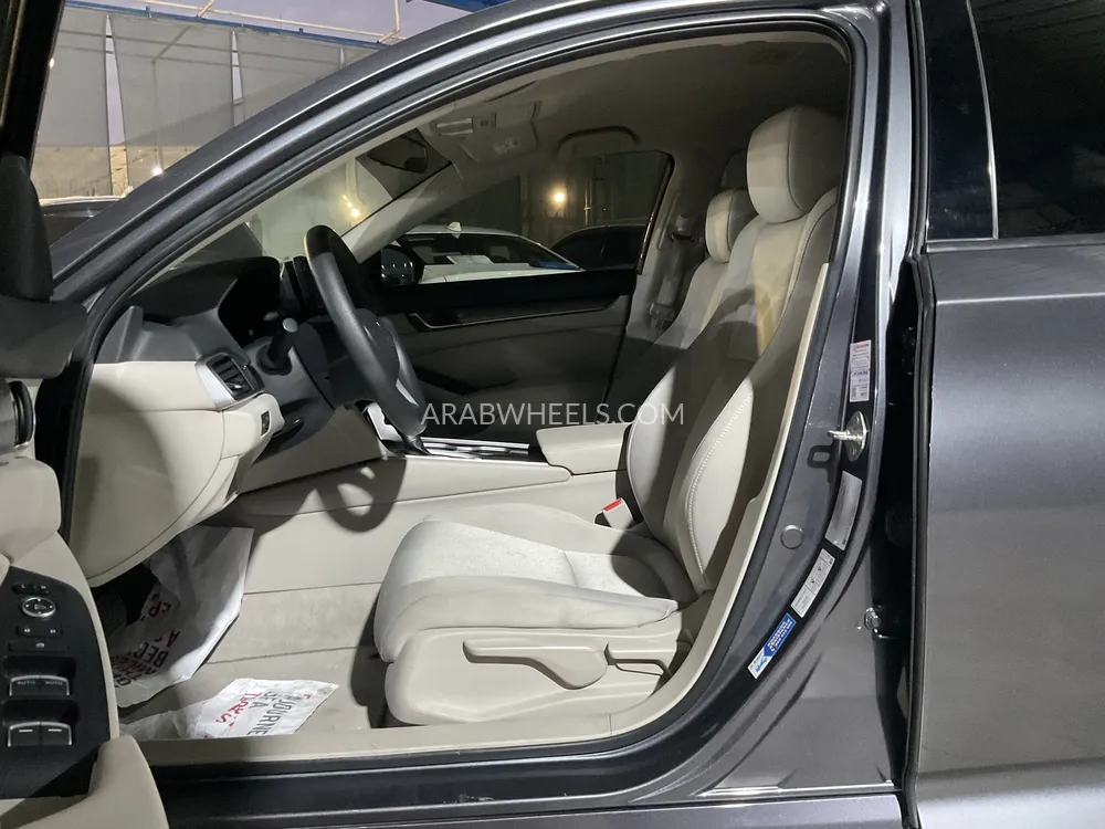 هوندا أكورد 2020 for Sale in الشارقة Image-7